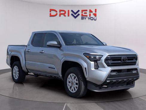 Used 2025 Toyota Tacoma SR5 image 7