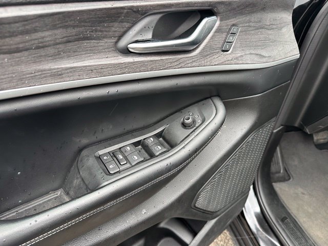 Used 2023 Jeep Grand Cherokee L Limited w/ Black Appearance Package AWD/4WD image 17