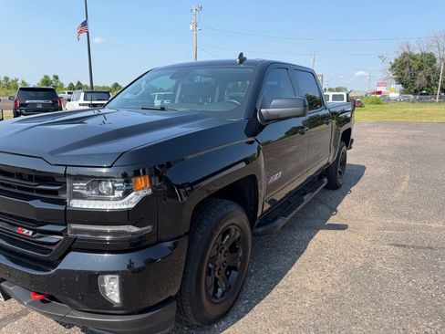 Used 2018 Chevrolet Silverado 1500 LTZ Z71 w/ LTZ Plus Package AWD/4WD image 15