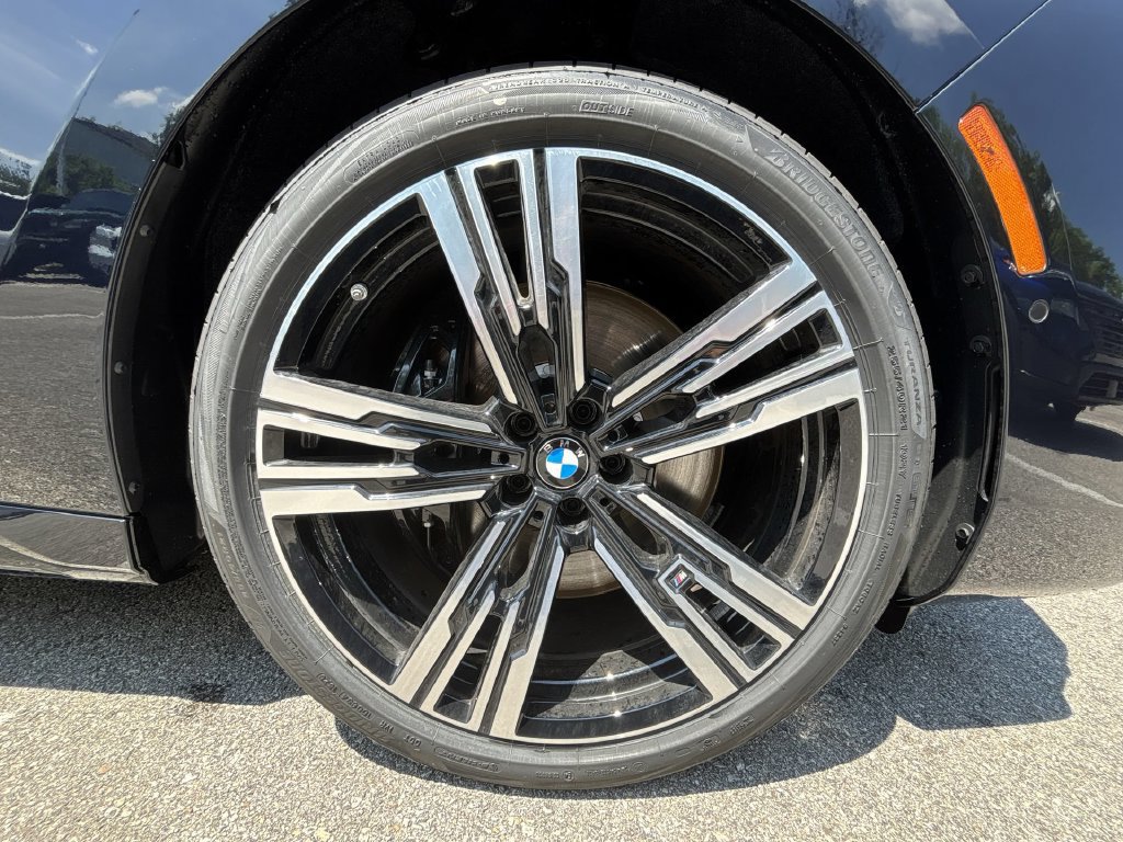Used 2026 BMW 740i xDrive w/ Premium Package AWD/4WD image 19