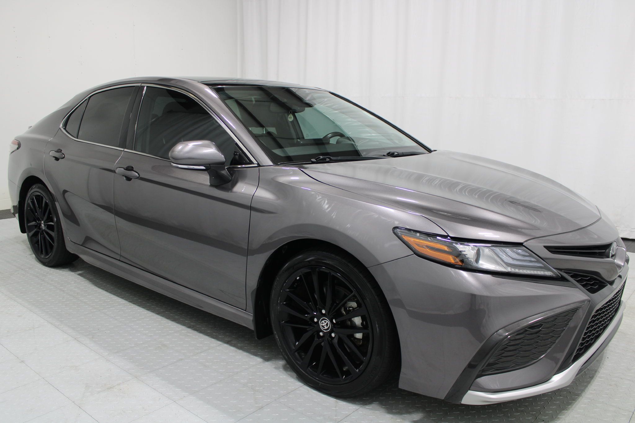 Used 2022 Toyota Camry XSE w/ Navigation Package FWD image 4