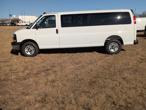 New 2025 Chevrolet Express 3500 LS image 5