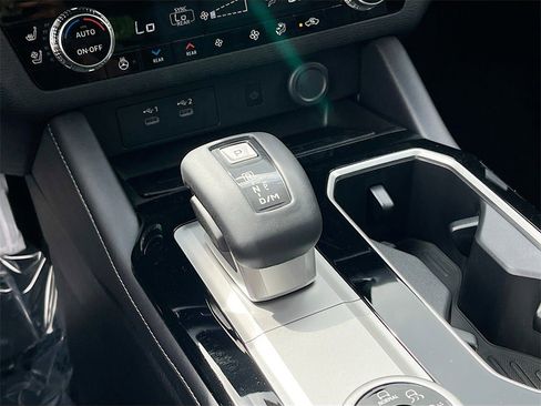 New 2025 Mitsubishi Outlander SEL image 17