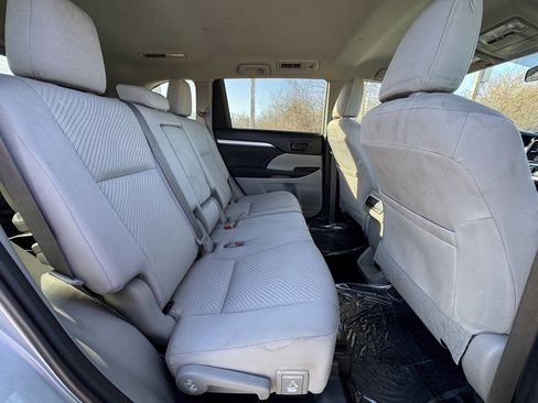 Used 2019 Toyota Highlander AWD V6 image 17