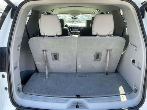 Used 2018 GMC Acadia SLT w/ LPO, Floor Liner Package image 11