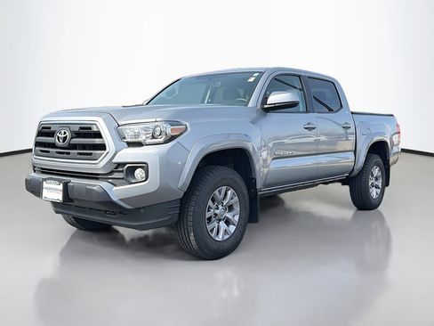 Used 2017 Toyota Tacoma SR5 w/ Tow Package AWD/4WD image 11