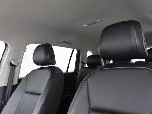 Used 2023 Volkswagen Tiguan SE FWD image 12