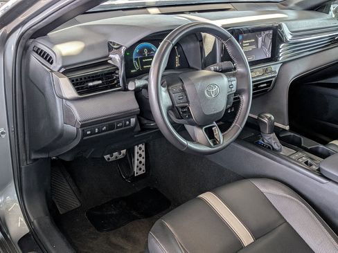 Certified 2025 Toyota Camry SE FWD image 13