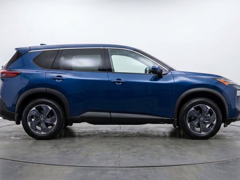 Used 2025 Nissan Rogue SV FWD image 11