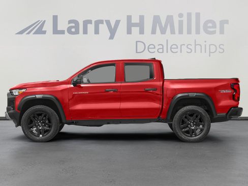 Used 2023 Chevrolet Colorado Trail Boss w/ Technology Package image 3