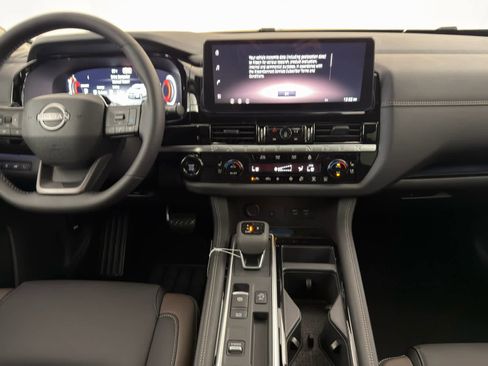 New 2026 Nissan Pathfinder Platinum image 20