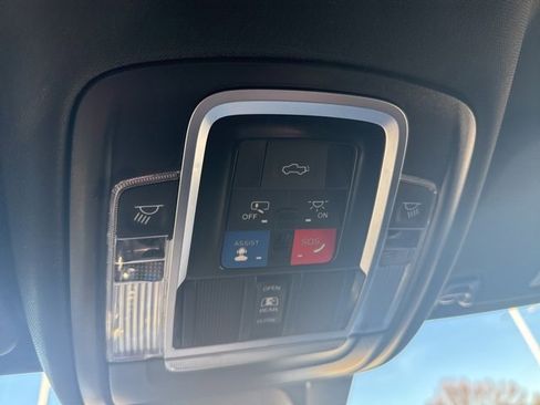 Used 2024 RAM 1500 Laramie image 32