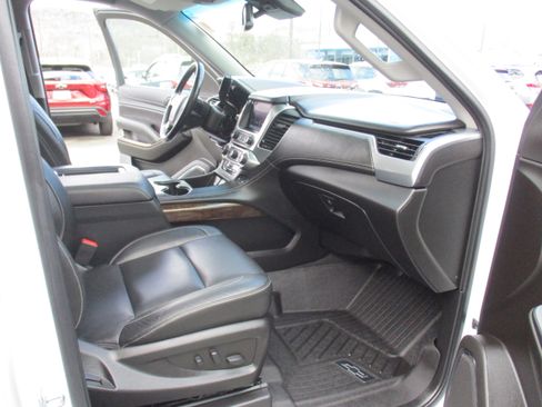 Used 2019 Chevrolet Tahoe LT w/ LT Signature Package image 16