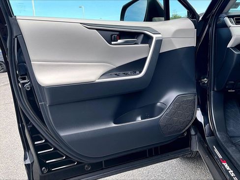 Used 2025 Toyota RAV4 XLE image 21