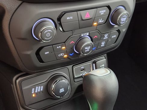 Used 2023 Jeep Renegade Limited AWD/4WD image 24