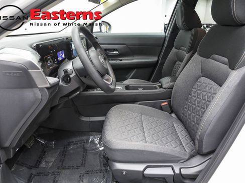 Used 2025 Nissan Kicks SV image 14