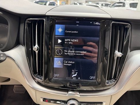 Used 2018 Volvo XC60 T5 Momentum w/ Convenience Package image 37