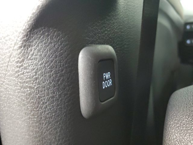 Used 2026 Toyota Sienna XLE FWD image 18