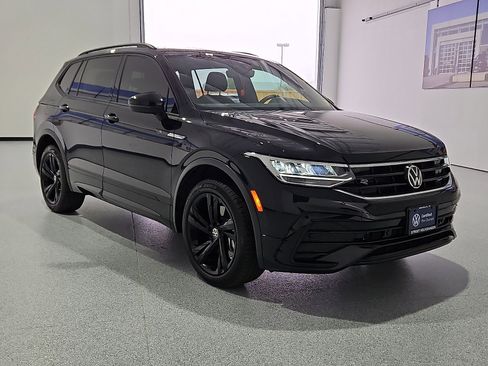 Certified 2024 Volkswagen Tiguan SE R-Line w/ MDO Package, Three-Row FWD image 4
