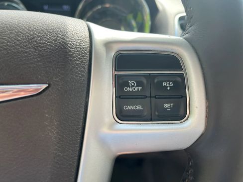 Used 2015 Chrysler Town & Country Touring-L w/ Driver Convenience Group FWD image 17