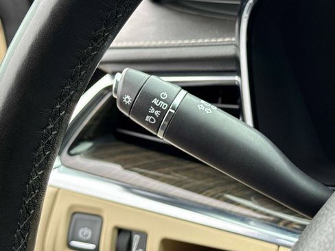 Used 2017 Cadillac XT5 FWD w/ LPO, Wheel Lock Package image 9