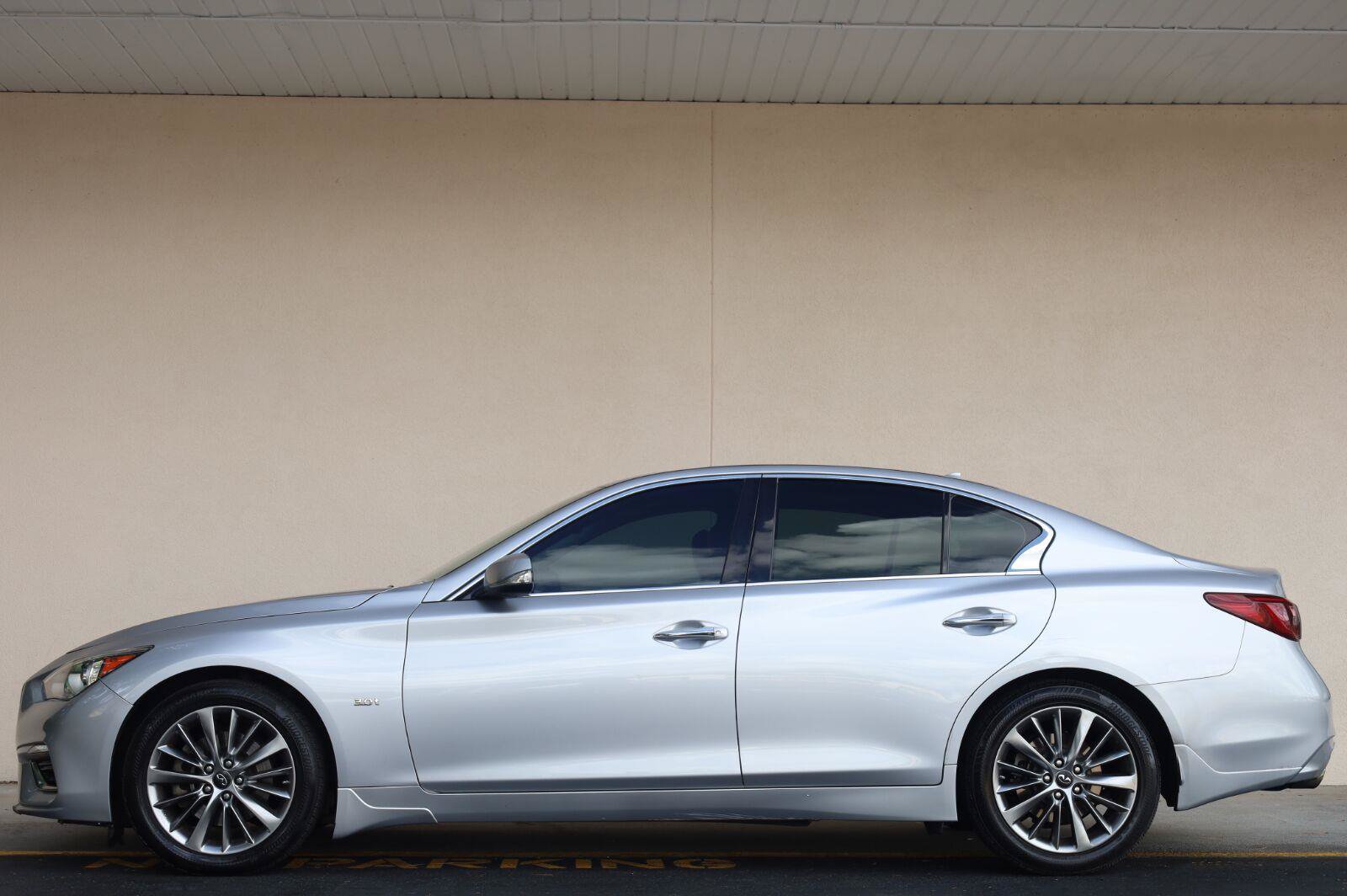 Used 2019 INFINITI Q50 Luxe RWD image 2