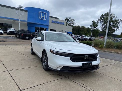 Used 2023 Honda Accord EX image 2