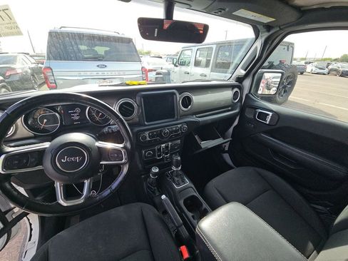 Used 2022 Jeep Wrangler Unlimited Sahara w/ Cold Weather Group AWD/4WD image 6