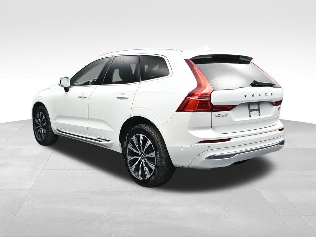 Used 2023 Volvo XC60 B5 Plus FWD image 3