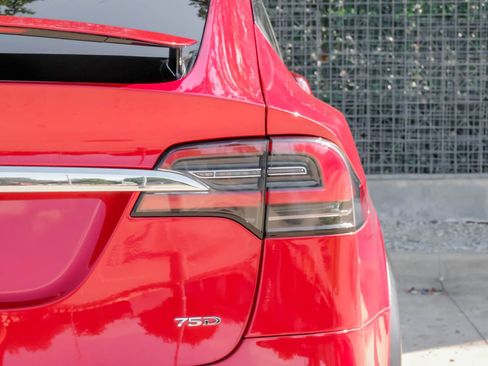 Used 2017 Tesla Model X 75D AWD/4WD image 46