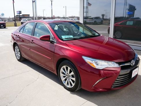 Used 2017 Toyota Camry XLE image 31