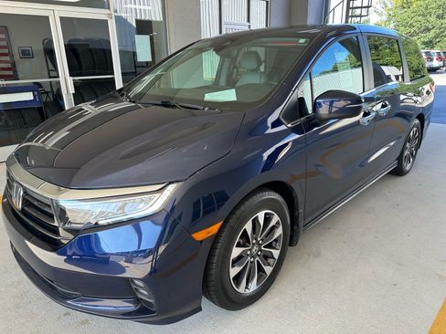 Used 2024 Honda Odyssey EX-L image 3