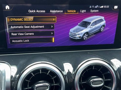 Used 2020 Mercedes-Benz GLB 250 w/ AMG Line image 23