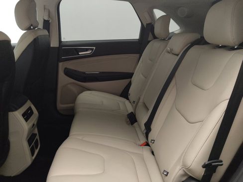 Used 2017 Ford Edge Titanium w/ Equipment Group 301A FWD image 18