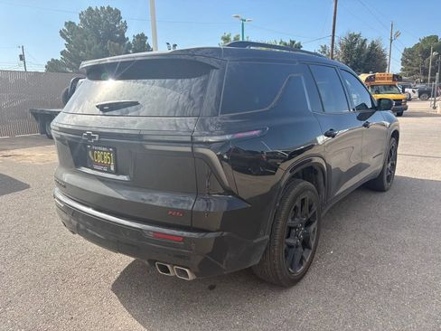 Used 2025 Chevrolet Traverse RS FWD image 4