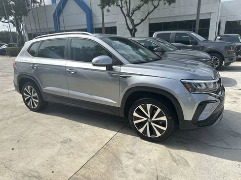Used 2024 Volkswagen Taos SE FWD image 18