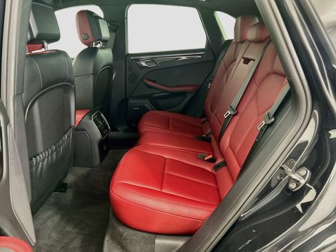 Certified 2025 Porsche Macan AWD/4WD image 17