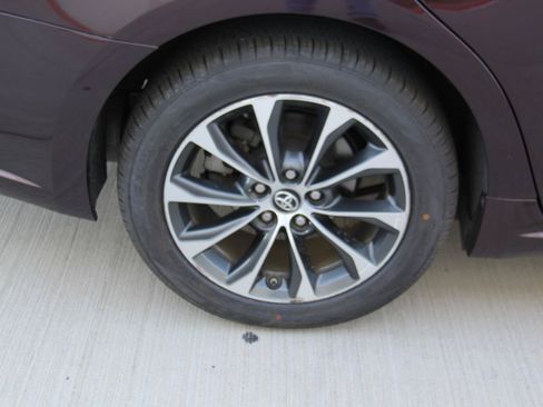 Used 2016 Toyota Avalon XLE Premium FWD image 32