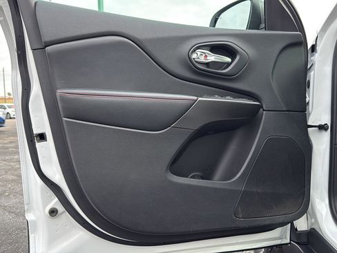 Used 2020 Jeep Cherokee Trailhawk w/ Cold Weather Group image 17