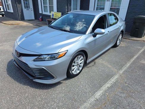 Used 2022 Toyota Camry LE w/ Convenience Package FWD image 1