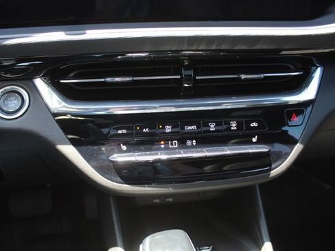 Used 2025 Buick Envista Avenir FWD image 28