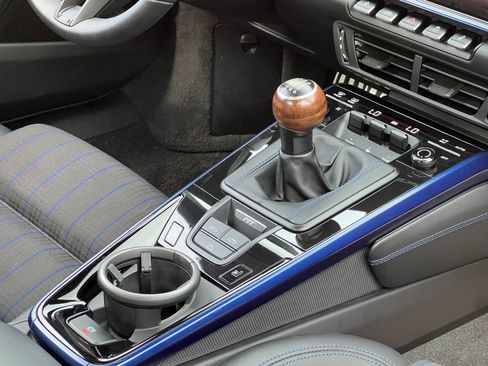 Certified 2025 Porsche 911 Carrera T RWD image 37