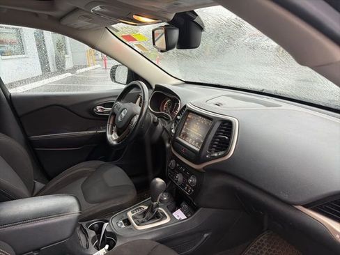 Used 2015 Jeep Cherokee Latitude w/ Comfort/Convenience Group image 13