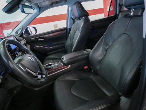 Used 2022 Toyota Highlander Limited image 11
