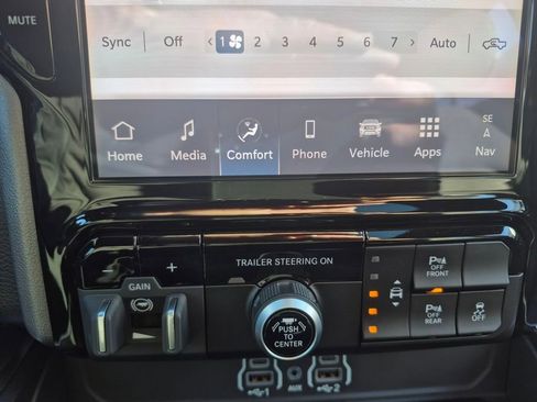 Used 2025 RAM 1500 Big Horn image 19