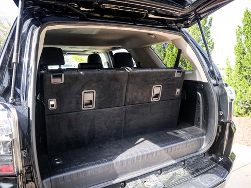 Used 2016 Toyota 4Runner SR5 Premium image 32