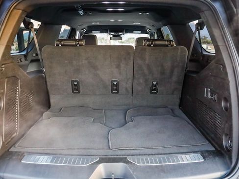 Used 2024 Chevrolet Suburban Premier image 27