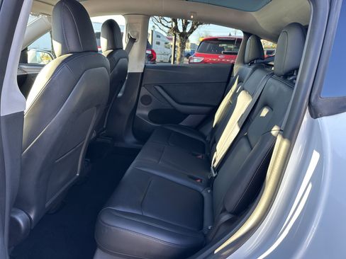Used 2022 Tesla Model Y Performance image 11