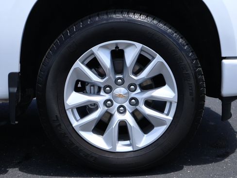 Used 2025 Chevrolet Silverado 1500 Custom w/ LPO, Dark Essentials Package AWD/4WD image 21