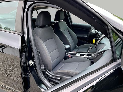Used 2018 Chevrolet Cruze LS FWD image 8
